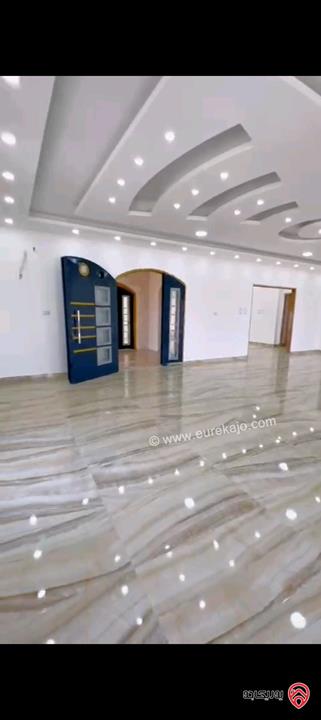 فيلا مساحة 1300م على أرض 1200م للبيع في عمان - الجبيهة 