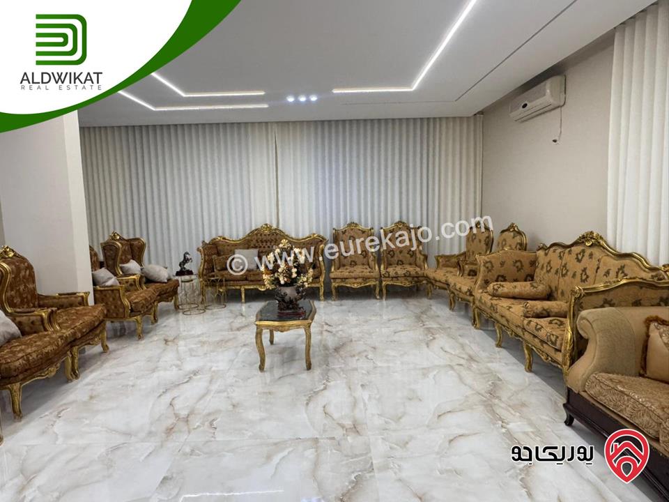 فيلا مستقلة للبيع في ناعور / شارع السلام مساحة الارض 900م ومساحة البناء 1000م ومساحة الحديقة 300م ومساحة الترس 100م