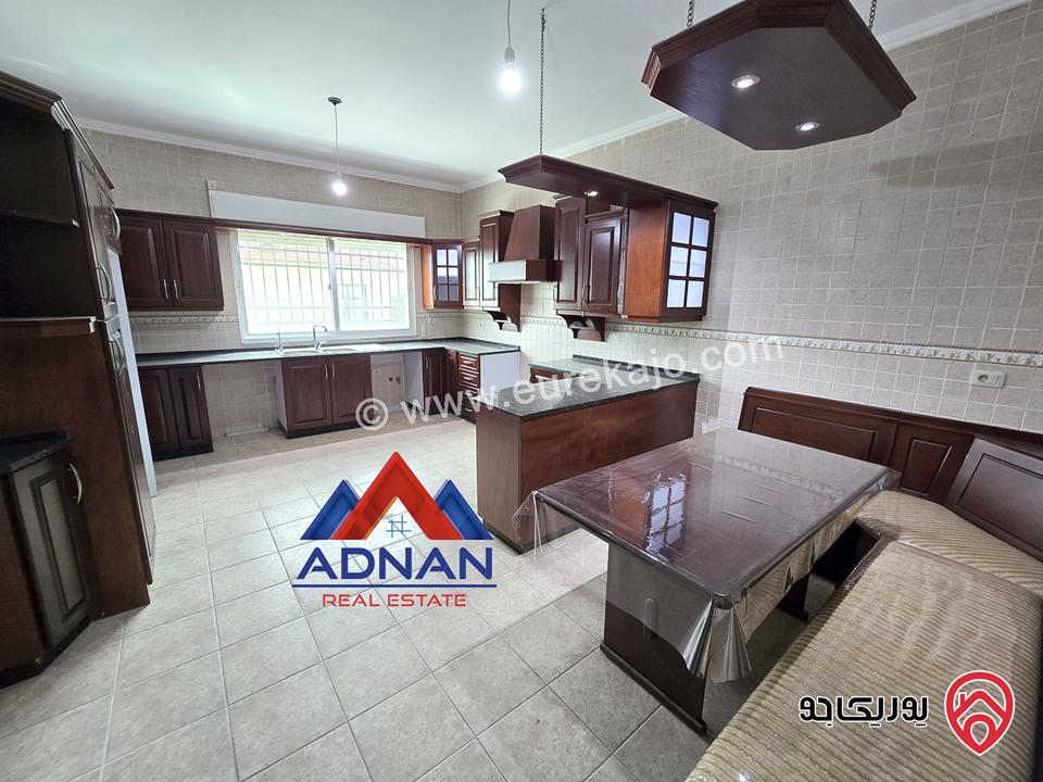 شقه طابقية مساحة 300 م طابق أول للإيجار السنوي في عمان - ضاحية الأمير راشد 