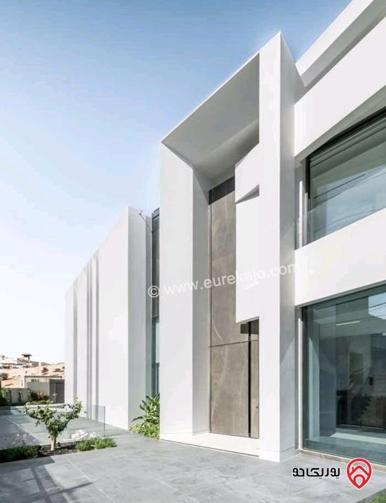 قصر مساحة 1500م على أرض 1800م للبيع في عمان - دابوق