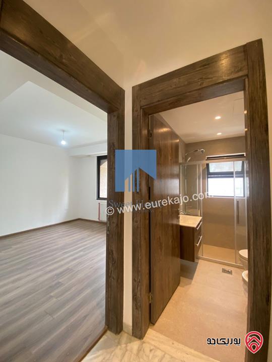 فيلا مستقلة فاخرة مساحة 700م على ارض 1 دونم و 350م للبيع في عمان - أم السماق الشمالي قرب التلاوي وخلف السنترو 