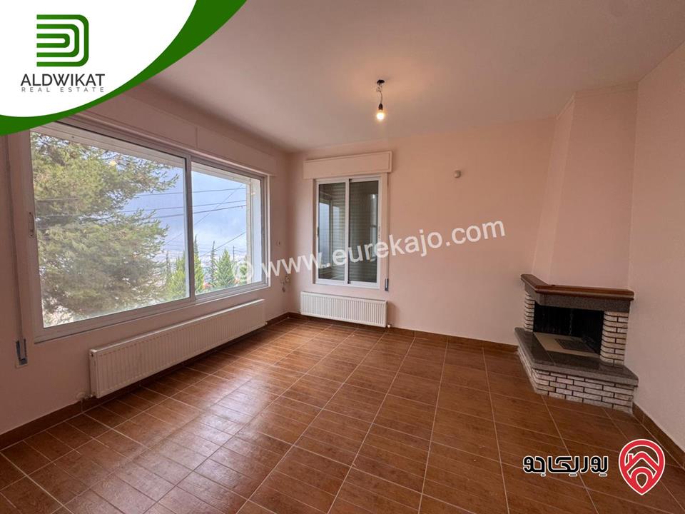 فيلا مستقلة للبيع في عمان - صويلح بالقرب من الحمر مساحة الأرض860م مساحة البناء 390م موقع اطلالة