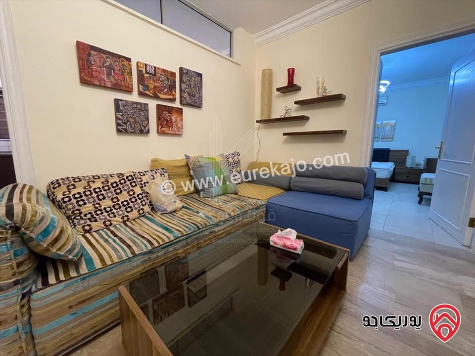 شقة فاخرة مفروشة طابق أرضي مساحة 155م داخلي و 100م خارجي للايجار في عمان - عبدون