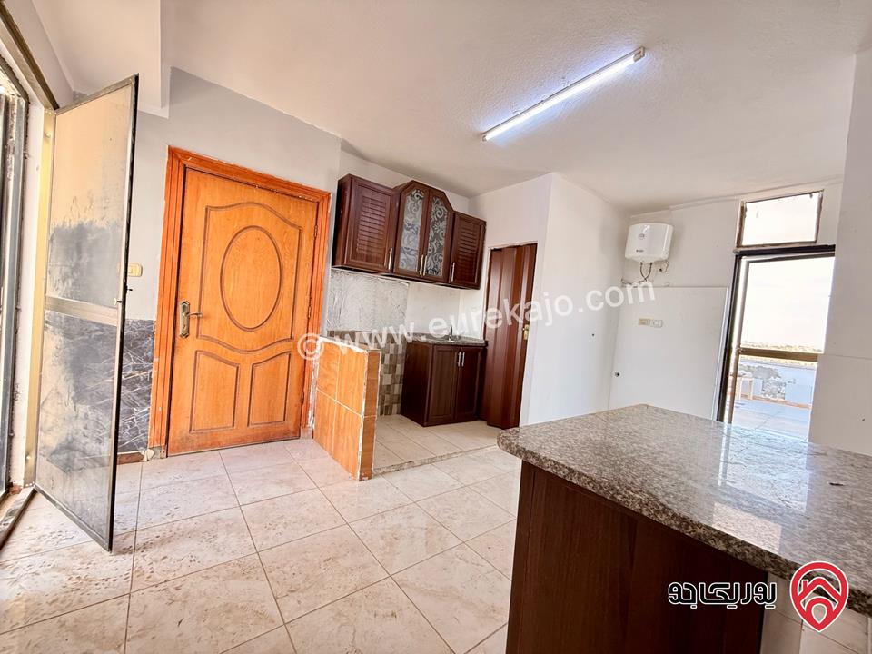 شقة طابق ثالث مساحة 130م مع روف منفصل 60م وترس 80م للبيع في عمان - طبربور