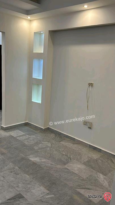 شقة طابق أول مساحة 196م للبيع في عمان - مرج الحمام 