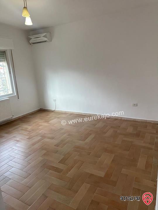 شقة طابق رابع مساحة 140م للبيع في عمان - أم اذينة