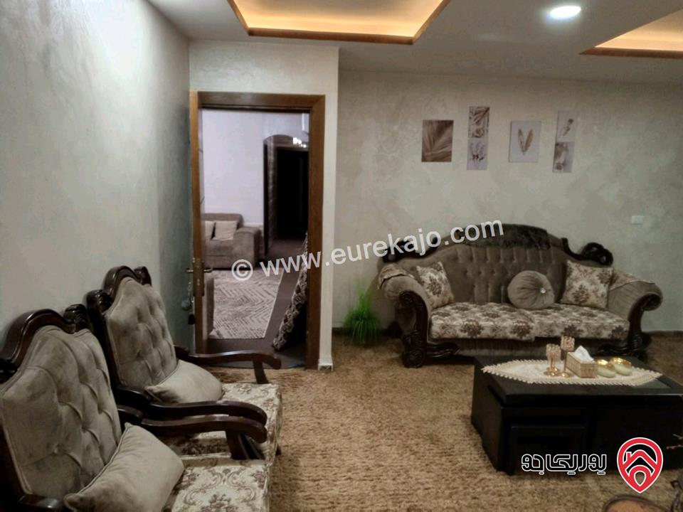 شقة طابقية شبه تسوية مساحة 143م مع ساحة 60م للبيع في الزرقاء - جبل طارق 