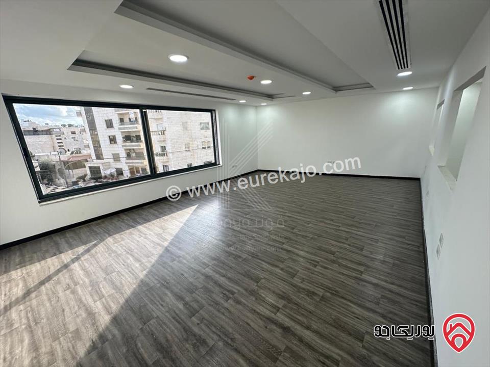 مكتب تجاري فاخر مساحة 235م طابق أول للايجار في عمان - أم السماق شارع مكة