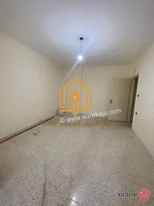 شقة فارغة طابق تسوية مساحة 90م للإيجار في عمان - دير غبار 