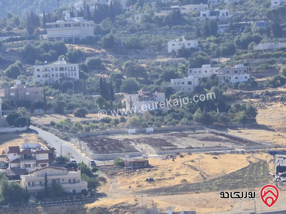 أرض مساحة 1800م للبيع في عمان - الحمر سكن خاص مستوية مطلة