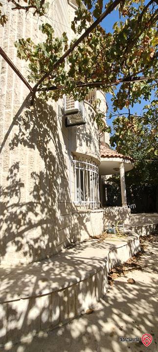 فيلا فاخرة مساحة 510م على أرض 550م للبيع في عمان - ناعور خلف كازية السلام بسعر مغري جدا 