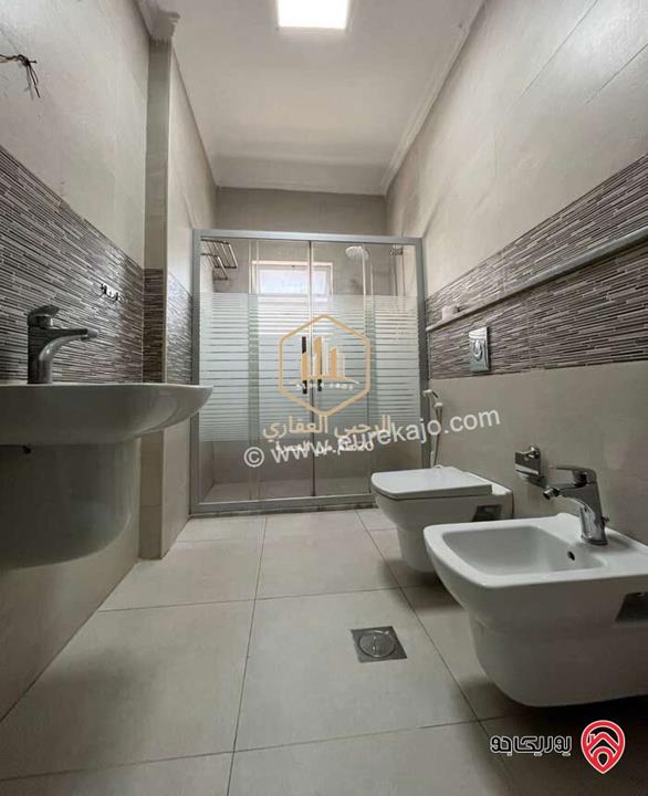 شقة ديلوكس فارغة طابق ثالث مساحة 180م للايجار في عمان - خلدا