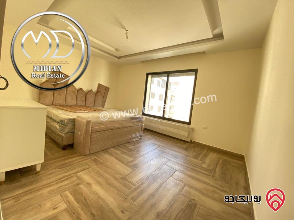 شقة دوبلكس جديدة فارغة للايجار في عمان - ضاحية النخيل طابق اخير مع روف مساحة 250م مع تراسات تشطيبات و ديكورات عصرية فاخرة