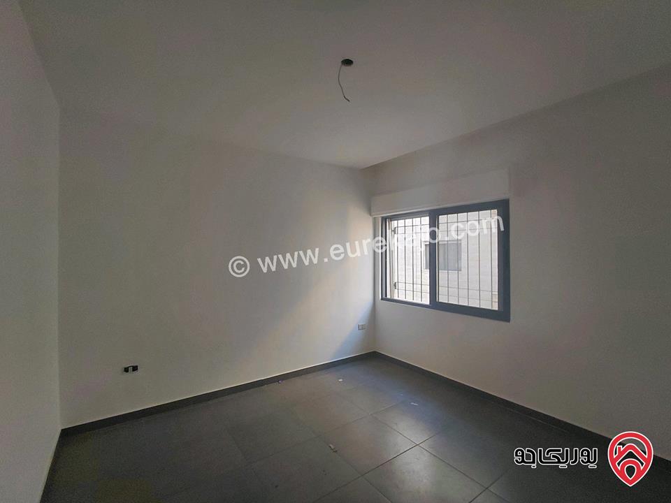 شقة فارغة مساحة 140م طابق ثالث للايجار في عمان - ام السماق 