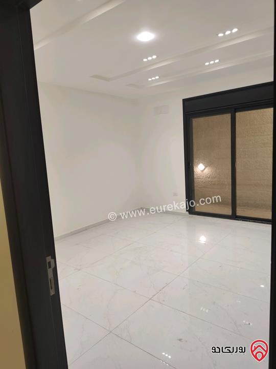 شقة طابق أرضي دوبلكس مساحة 219م مع ساحات خارجية عدد 2 بمساحة 100م للبيع في اربد