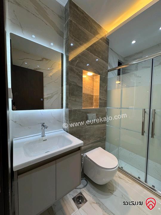 شقة بتشطيبات سوبر ديلوكس طابق أخير مع روف مساحة 175م للبيع في عمان - شفا بدران 