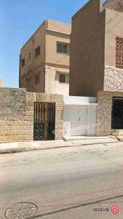 عمارة سكنية على أرض 240م للبيع في الزرقاء - حي الأمير عبدالله 