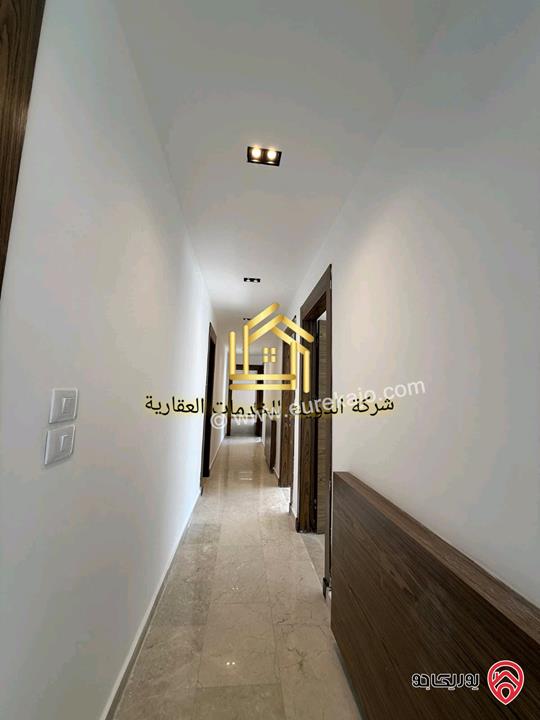 شقة طابق ثالث مساحة 240م للايجارفي عمان - خلدا