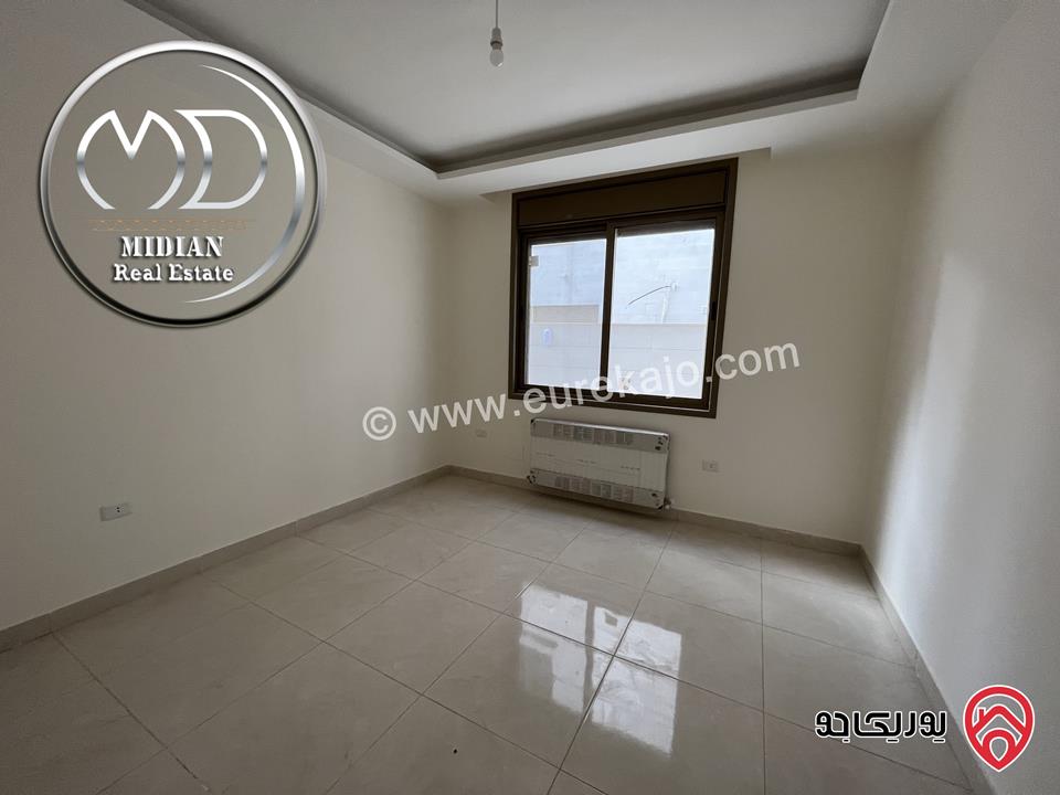 شقة أرضية جديدة للبيع في عمان - الدوار السابع مساحة 260م مع ترس و حديقة 200م تشطيبات سوبر ديلوكس بسعر مميز