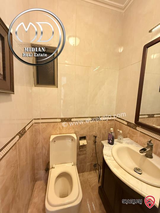 شقة ارضية فارغة للايجار في عمان - خلدا مساحة 220م مع ترس و حديقة 180م تشطيبات سوبر ديلوكس بسعر مميز