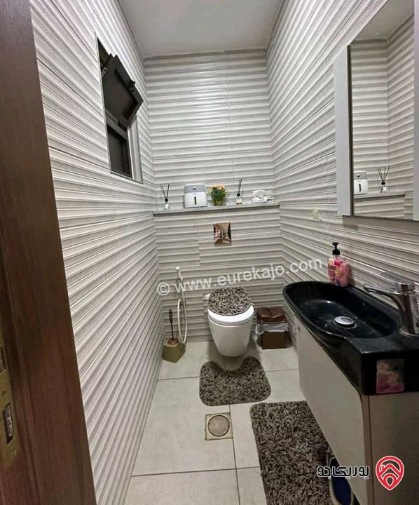 شقة فارغة طابق ثاني مساحة 244م للايجار في عمان - خلدا 