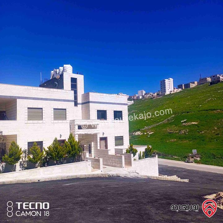 بيت طابقين مساحة الأرض 870م والبناء 1040م للبيع في عمان- ابو السوس