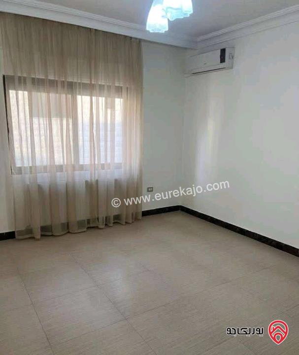 شقة فارغة مساحة 150م طابق ثالث للايجار في عمان - الرابية