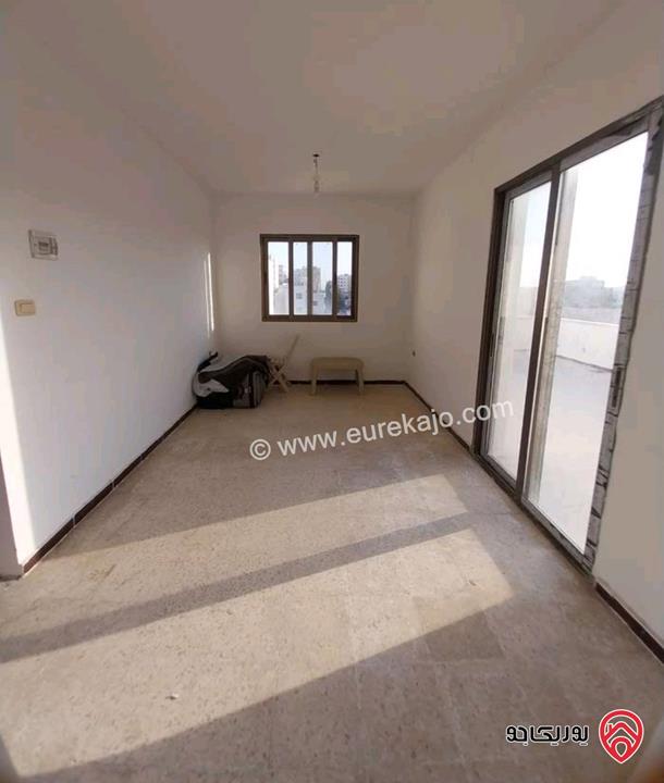 شقة مساحة 260م سوبر ديلوكس طابق اخير مع روف للبيع في عمان - الرابية بسعر مغري جداً 