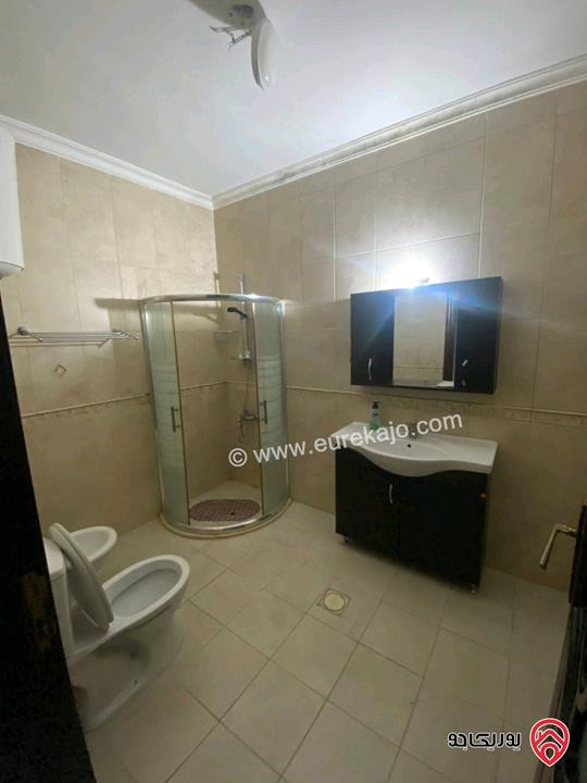 شقة طابقية مساحة 240م للإيجار فارغة في عمان - السابع