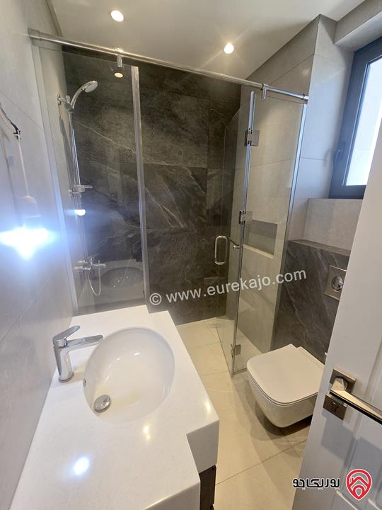 فيلا متلاصقة جديدة مساحة 763م على أرض 530م مع مسبح واطلالة عالية للبيع في عمان - عبدون