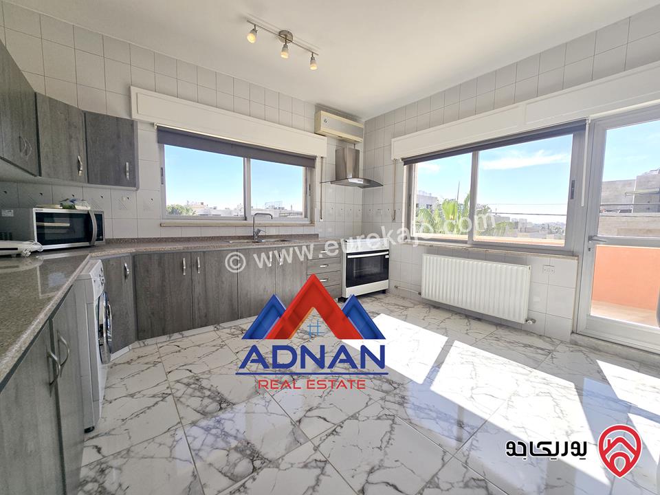 رووف طابقي فخم مساحة 220م داخلي و 200م خارجي للايجار المفروش السنوي في عمان - عبدون