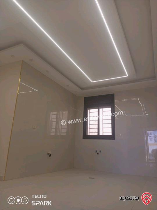 شقة مساحة 100م شبه ارضي للبيع في الزرقاء - مدينة الشرق