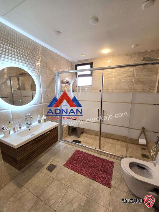 شقة ارضية مفروشة مساحة 130م داخلي و 30م خارجي للايجار السنوي في عمان - خلدا