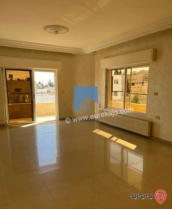 شقة مميزة طابق ثالث 215م تشطيب سوبر ديلوكس بسعر مغري للبيع في عمان - أم السماق