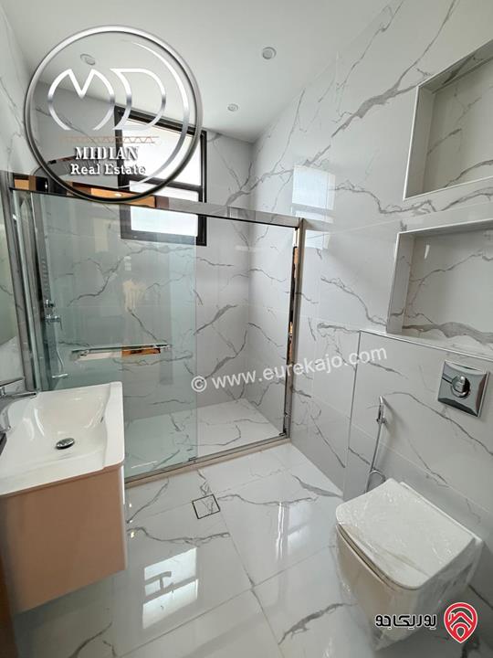 شقق شبه أرضي للبيع في عمان - حي الصحابة مساحات 220م & 240م مع تراسات و حدائق تشطيبات ديكورات فاخرة جديدة لم تسكن