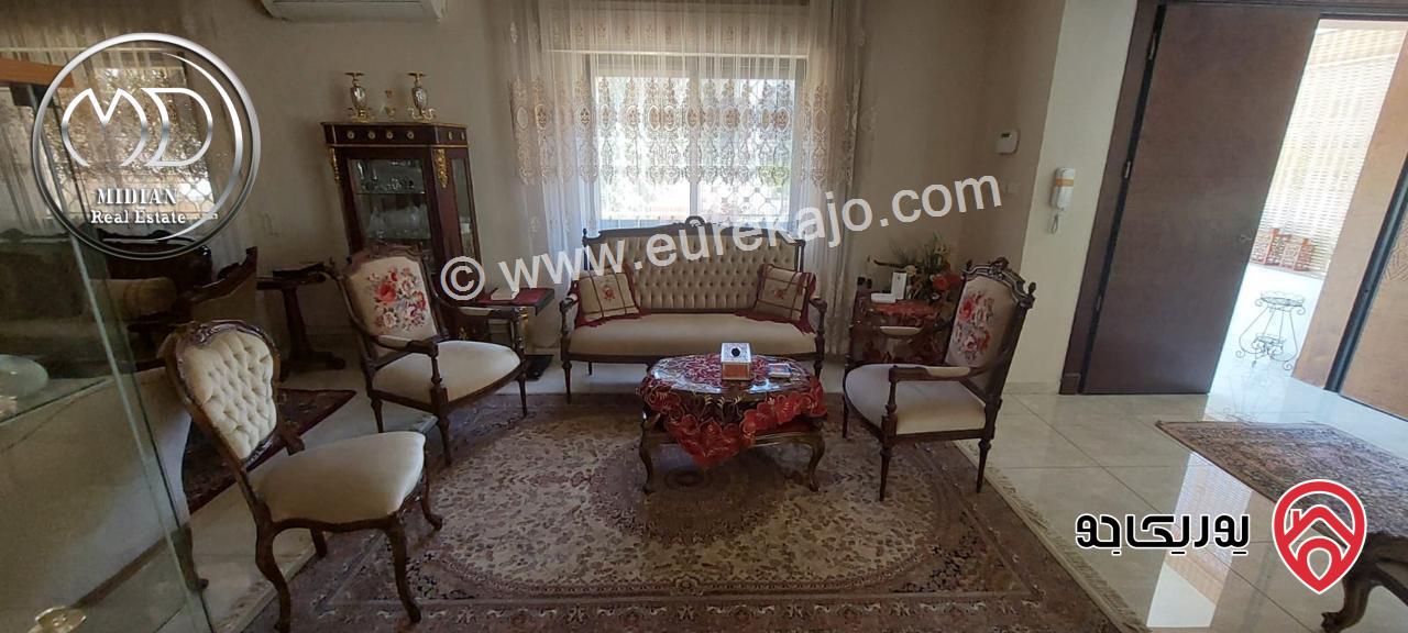 شقة ارضية مفروشة للايجار في عمان - الجاردنز مساحة 180م مع ترس و حديقة 200م تشطيبات و فرش سوبر ديلوكس