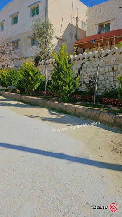 منزل طابقين مساحة الارض 860م ومساحة البناء 440م مرخص للبيع في عمان - خريبة السوق العلكومية 