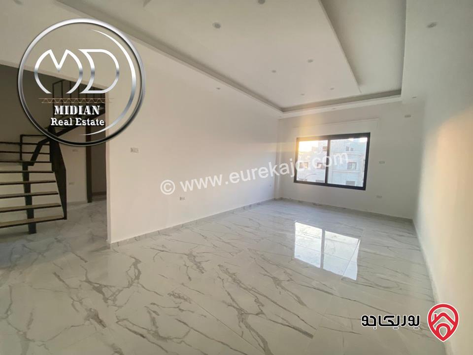شقة دوبلكس جديدة طابق اخير مع روف مساحة 155م سوبر ديلوكس للبيع في عمان - الجندويل