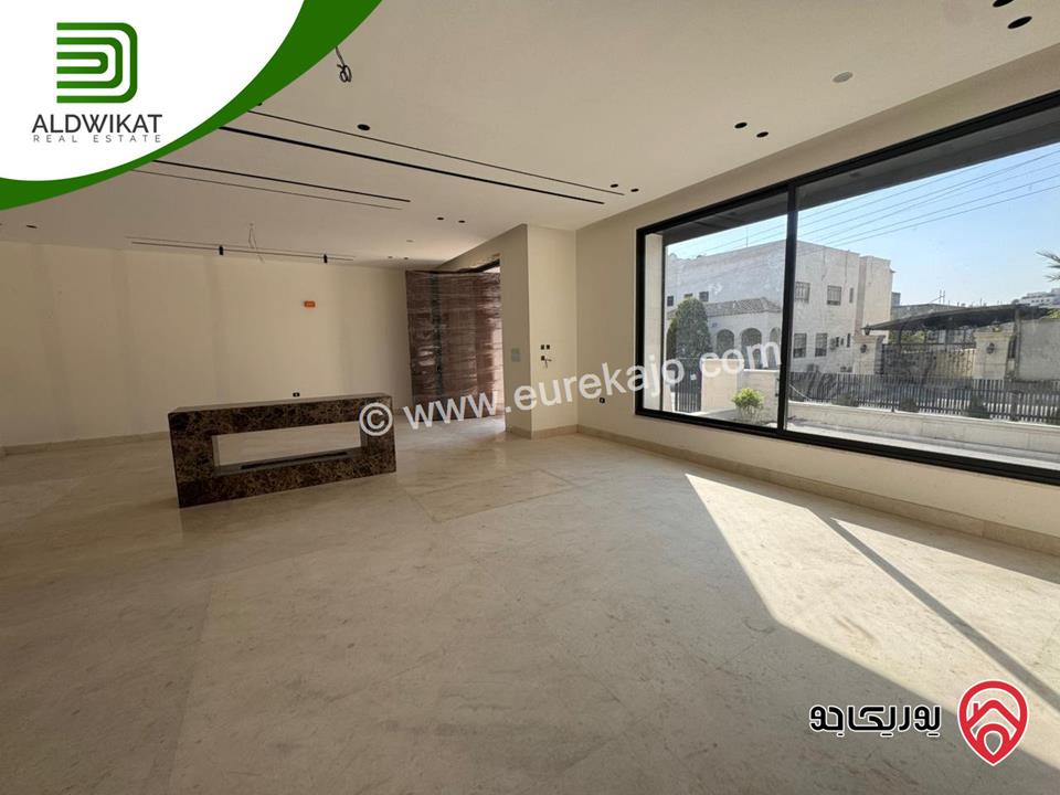 فيلا متلاصقة للبيع في عمان - دابوق مساحة الارض 500م ، البناء 780م ، الحديقة 50م والترس 150م