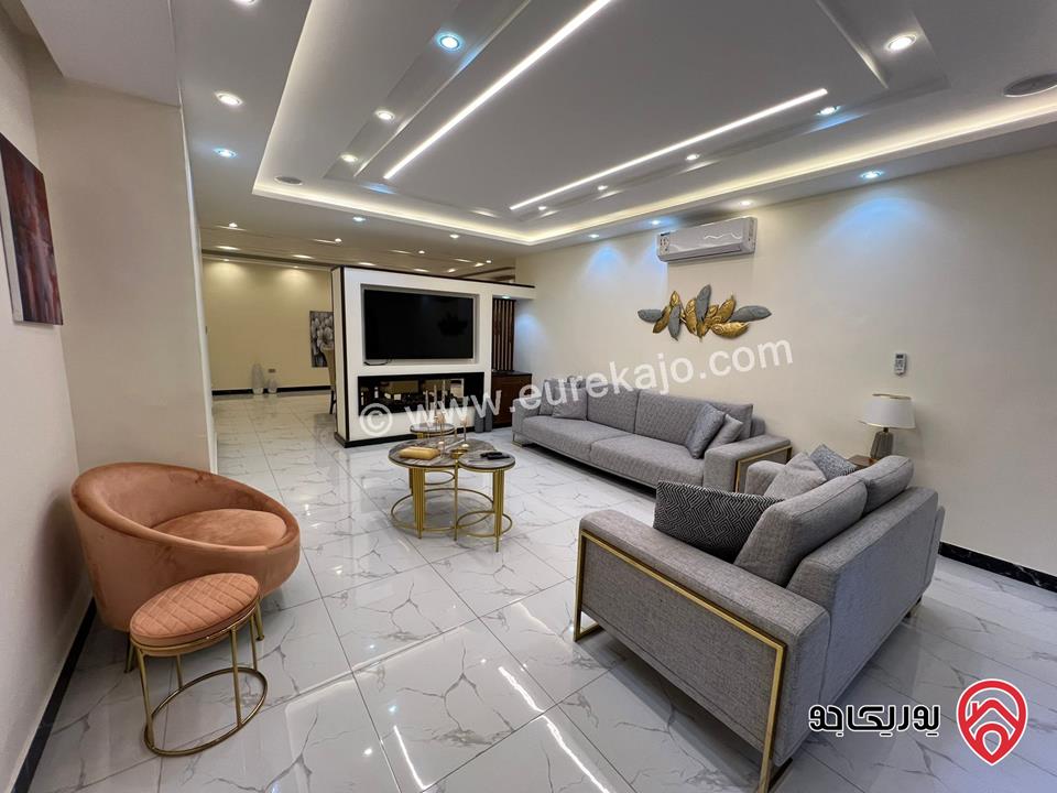 شقة فاخرة أرضية مساحة 180م داخلي و 100م خارجي للايجار مفروشة في عمان - عبدون