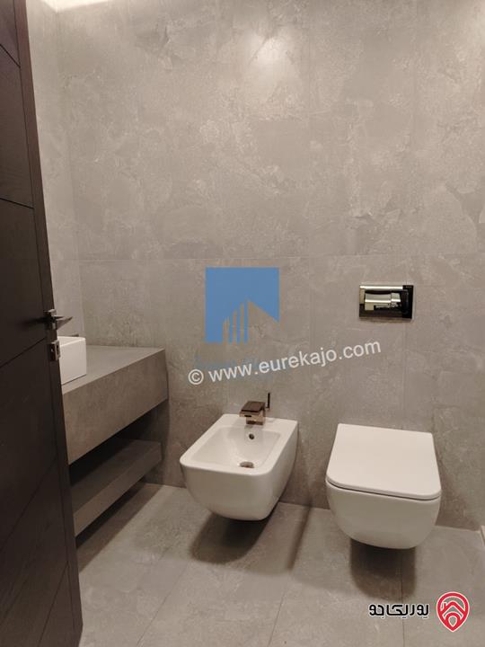 شقة فاخرة شبه أرضية مساحة 110م مع ترسات 60م للبيع في عمان - خلدا