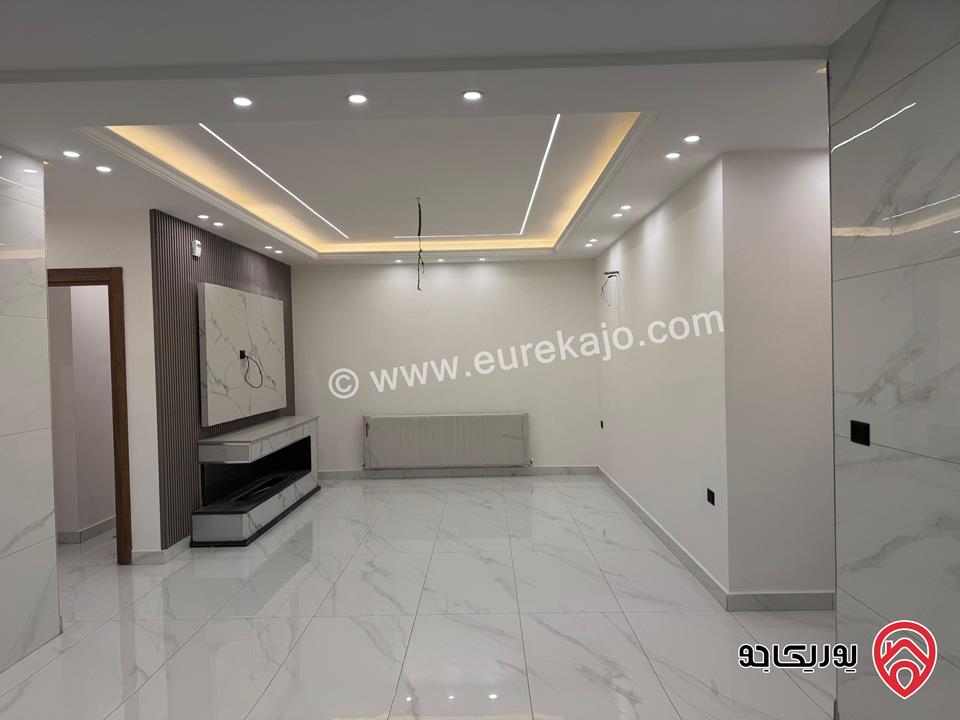شقة فاخرة جديدة سوبر ديلكس طابق اخير 180م + روف مبني 53م + ترس 55م للبيع في عمان - البنيات قرب جامعة البتراء