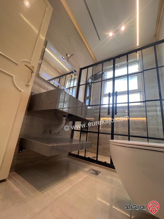 شقة طابق أول مساحة 200م للايجار في عمان - ام اذينة 