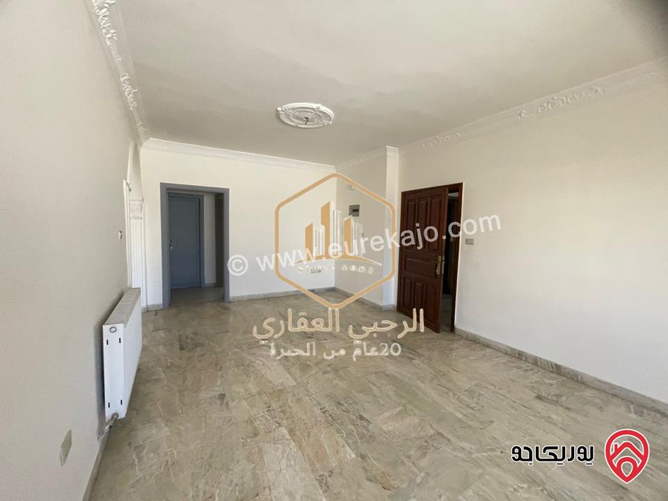 شقة مجددة بالكامل طابق ثالث مساحة 150م للايجار الفارغ في عمان - الشميساني 