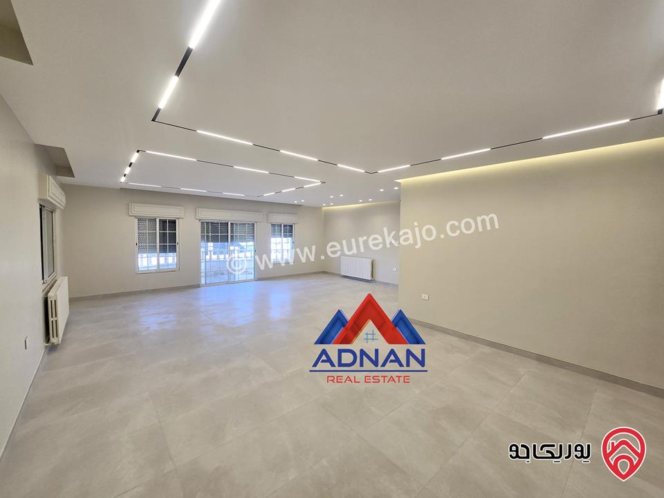 شقة طابقية مساحة 300م طابق ثاني للإيجار الفارغ مجددة بالكامل في عمان - الصويفية