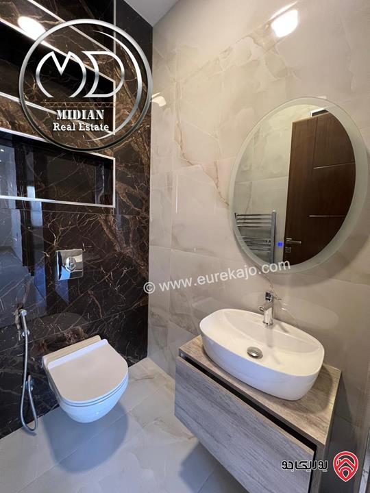 شقة دوبلكس فارغة للايجار في عمان - خلدا طابق أخير مع روف مساحة 200م مع تراسات تشطيبات و ديكورات عصرية فاخرة اطلالة رائعة