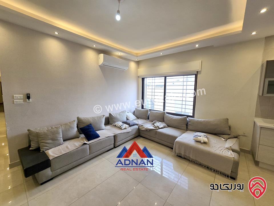 شقه طابق ثالث مساحة 190م مع رووف منفصل 50م للايجار السنوي في عمان - ام السماق