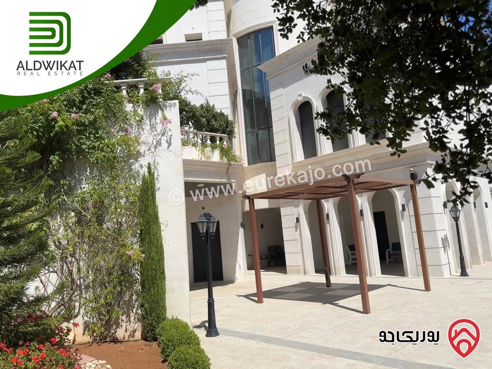 قصر للبيع في عمان - دابوق مساحة الارض 2650م ومساحة البناء 2000م ومساحة الحديقة 1500م ومساحة الترس 400م