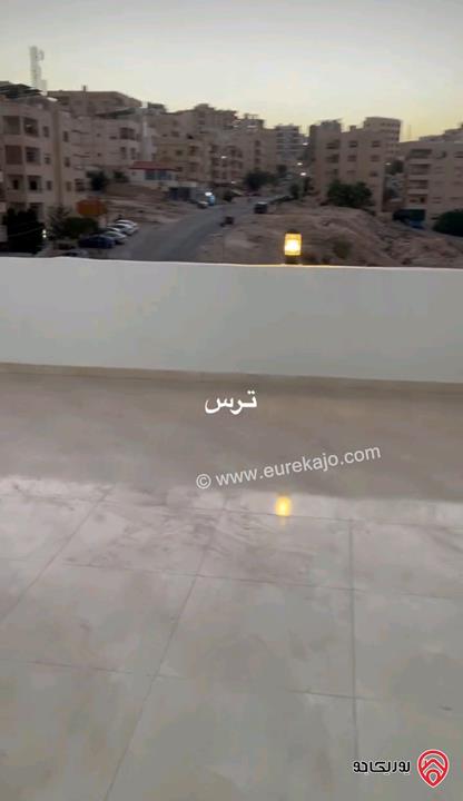 شقة طابق ثالث مع روف مساحة 255م للبيع في الزرقاء الجديدة البتراوي 