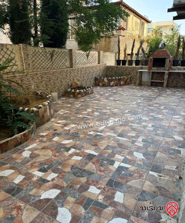 شقة فارغة طابق شبه ارضي مساحة 150م داخلي مع ترس 70م للايجار في عمان - الرابية 